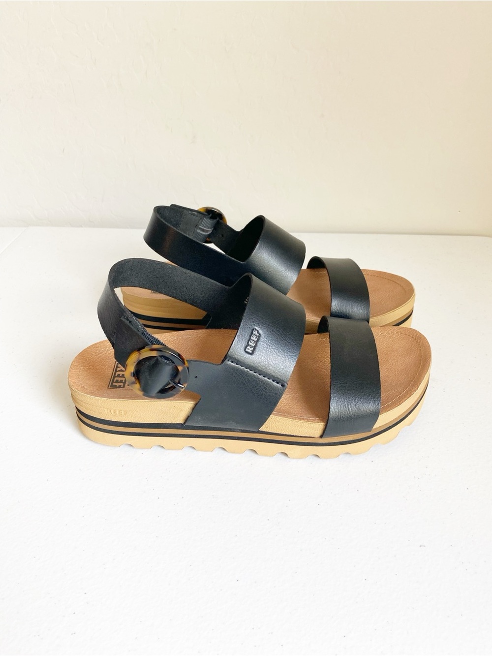 Reef Vista Hi Buckle Sandals n Black/Tan Size 7